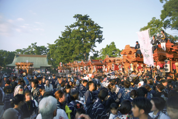 多くの人で賑わう若宮八幡宮（郷社）祭典