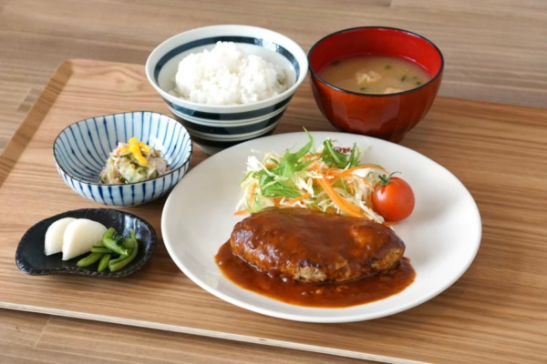 定食と喫茶ボルドー